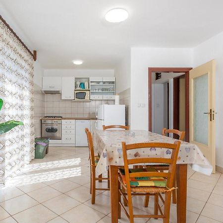 Lovely Apartment In Krk With Kitchen Brzac Экстерьер фото